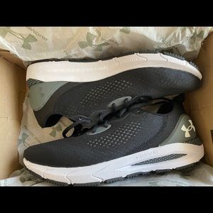 Men's Under Armour HOVR™ Sonic 5 Running Shoes (Size 9.5) (New) (OBO)